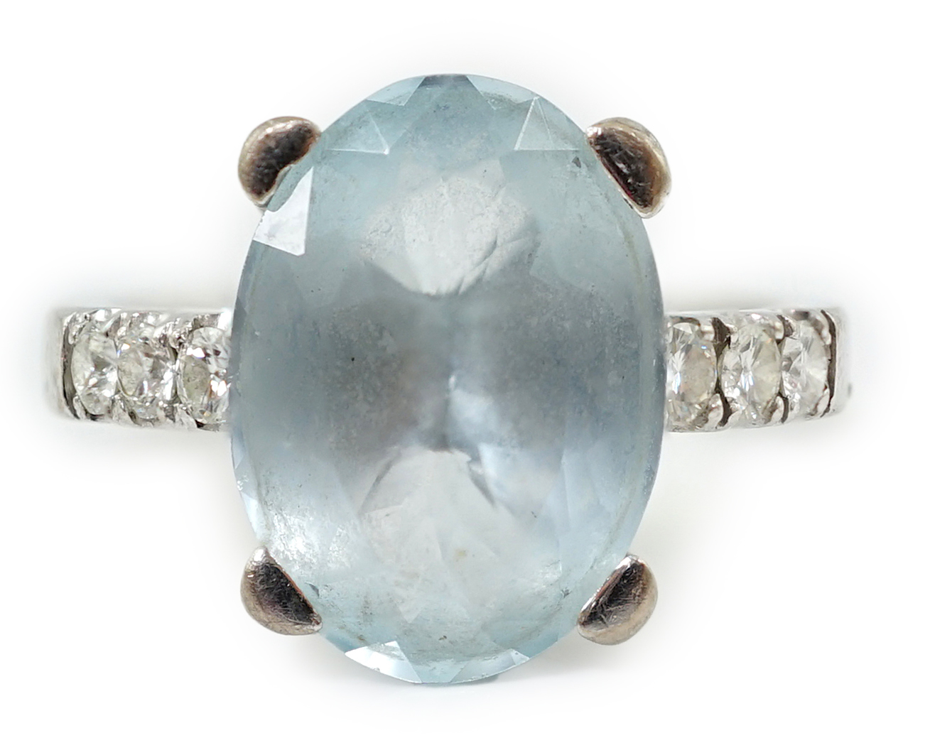 A modern 18ct white gold and single stone oval cut aquamarine set ring